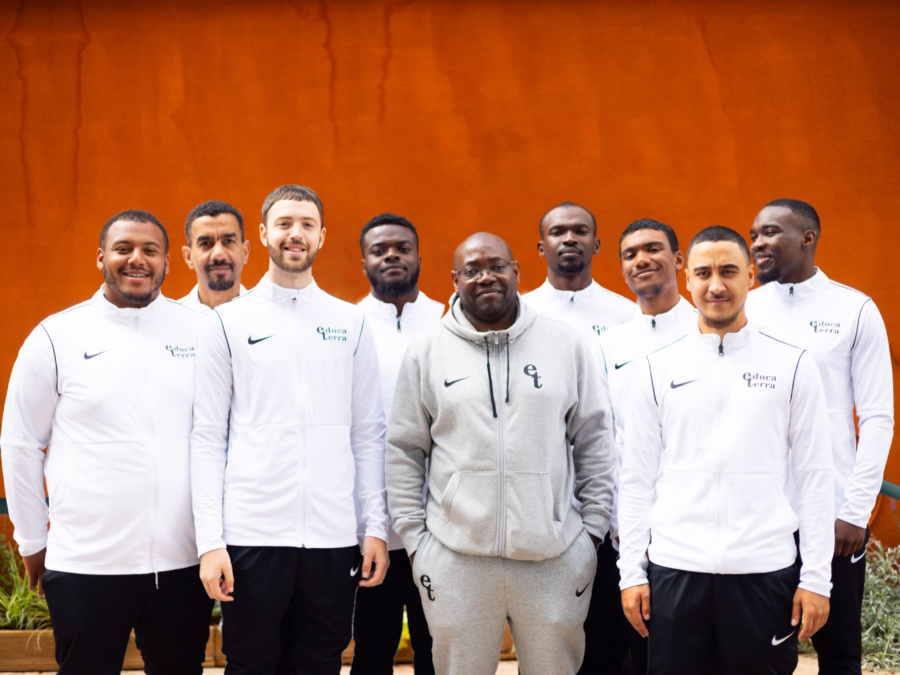 Apprenants de la formation BPJEPS LTP, posant fièrement avec leur survêtements Educaterra