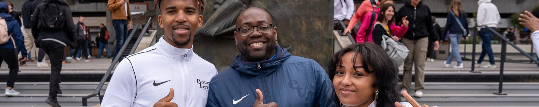 Des apprentis et un formateur Educaterra à Roland-Garros